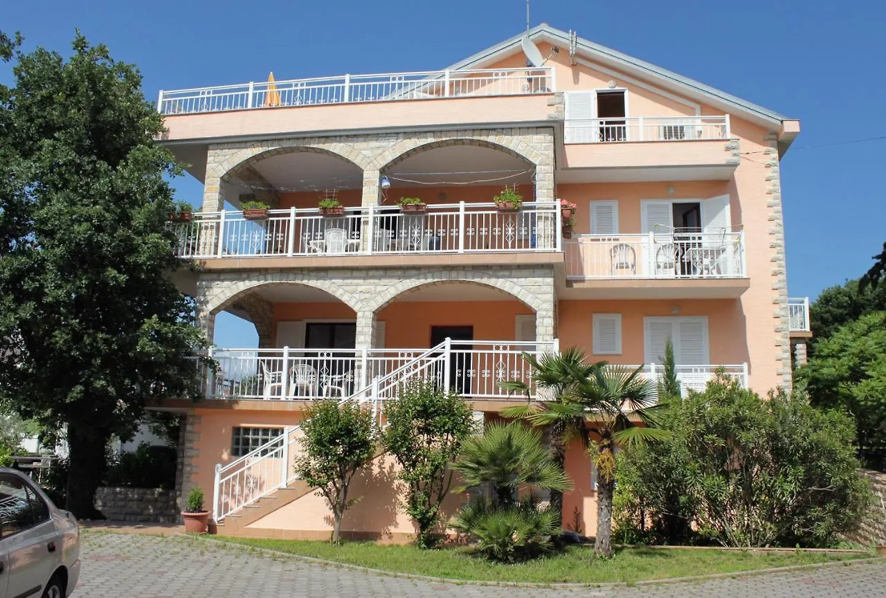 Apartment Njivice 5398A Croatia