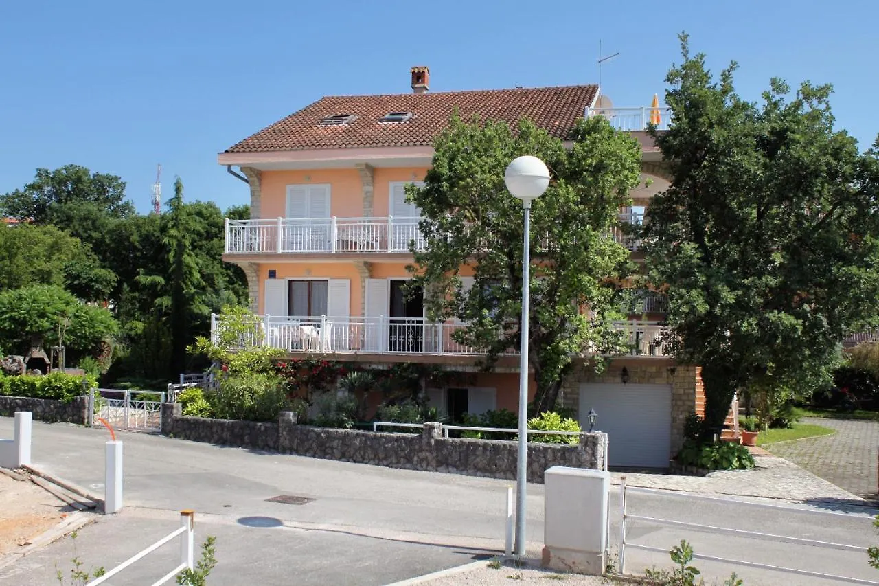 Apartment Njivice 5398A